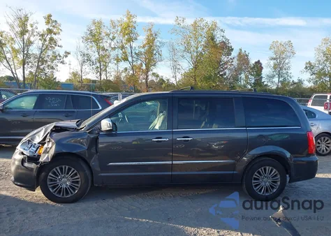 2015 Chrysler Town & Country Touring-L из США, поврежденный, VIN 2C4RC1CG3FR525890